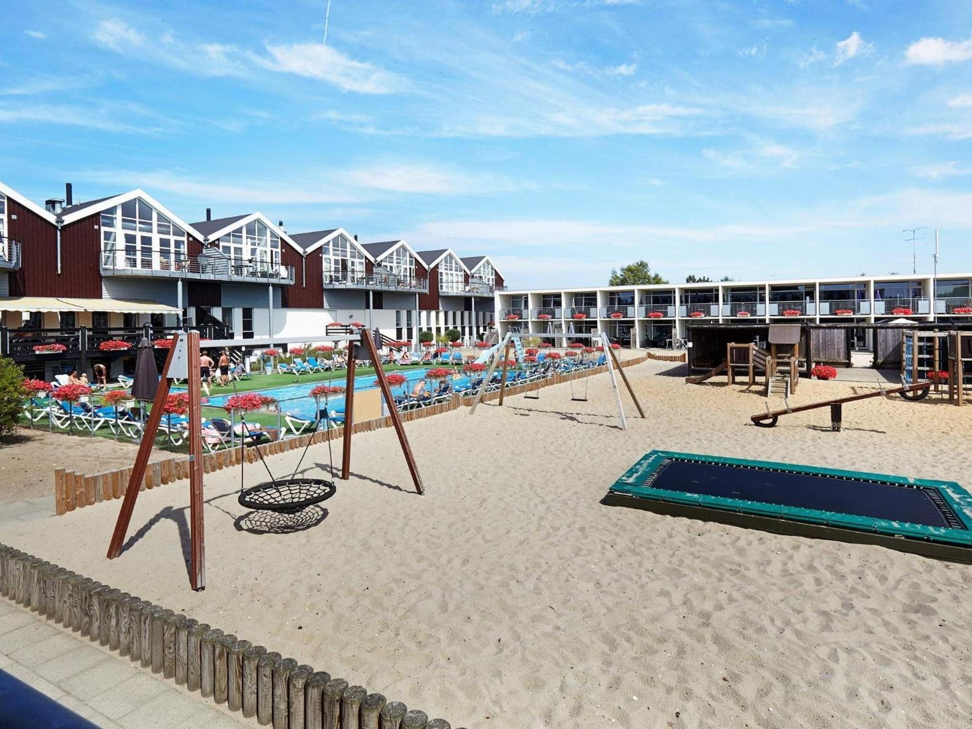 8 Person Holiday Home On A Holiday Park In Glesborg エクステリア 写真